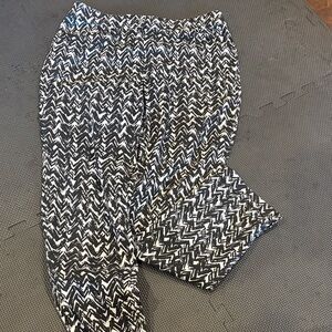 Zenergy by Chico's Black and White Chevron Pants